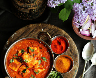 Achari Paneer Masala Recipe | Quick and Simple Achaari Paneer Curry Recipe