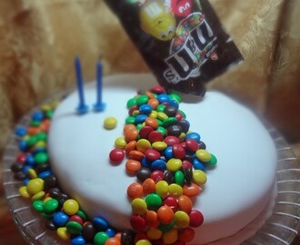 Bolo do 41.º Aniversário do Octávio • Bolo de Chocolate com ButterCream e Cobertura de Pasta de Açúcar com decoração M&M's
