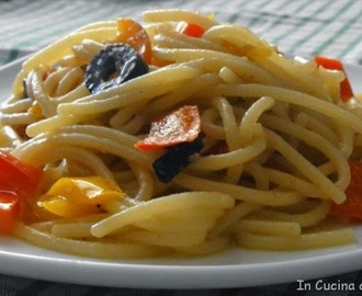 Ricetta degli spaghetti con peperoni e olive