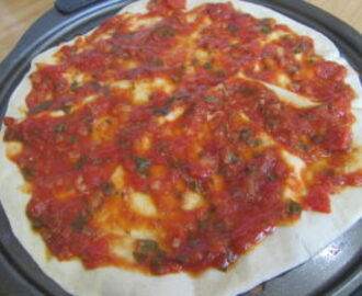 Tomato sauce for pizza topping