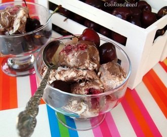 Σοκολατένιο παγωτό με φρέσκα κεράσια/Fresh Cherry Chocolate Ice Cream