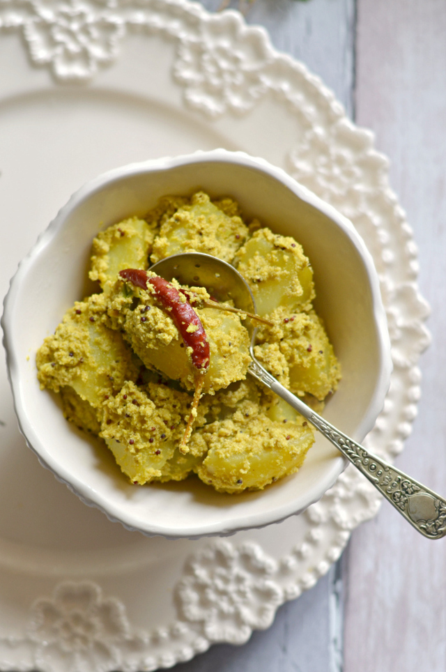 Bengali Aloo posto | Vegan Potatoes stir-fry w/ poppy seeds