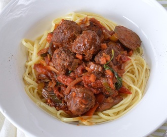 Spaghetti met gehaktballen en tomatensaus
