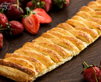 Epres-krémsajtos leveles tészta Strawberry Puff Pastry Braid
