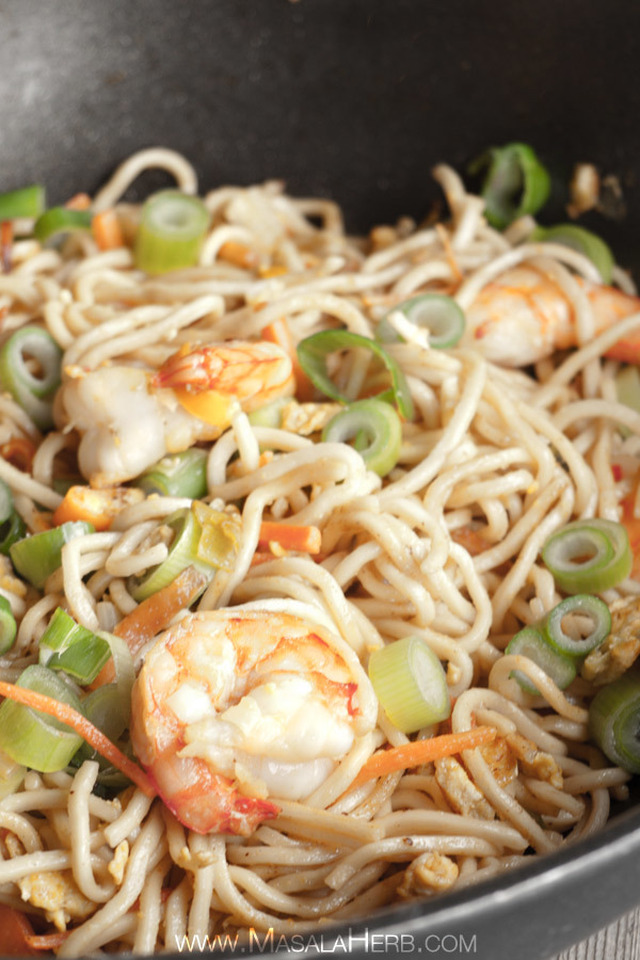 Singapore Noodles – Singapore Chow Mein – Stir fried Asian Noodles