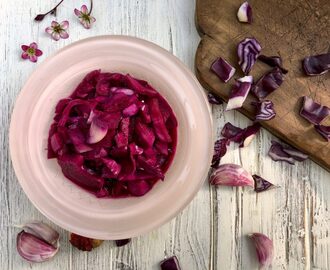 Hot and Garlicky Fermented Red Cabbage Pickle (shoor-e kalam ghermez)
