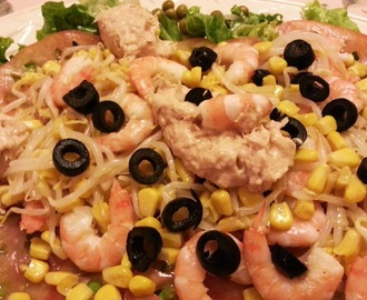 Salada fria de pasta de atum e camarão