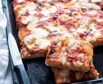 Pizza in Teglia: semplice e soffice 