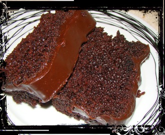 Σοκολατένιο υγρό κέικ με γλάσο