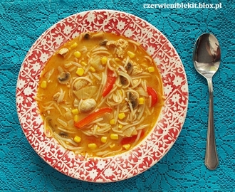 Tajska zupa z kurczakiem i warzywami
