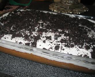Oreo Cookies and Cream Cake With White Frosting