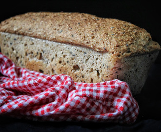 Ekspresowy chleb pełnoziarnisty z czosnkiem i oregano | Quembec - lifestyle po włosku