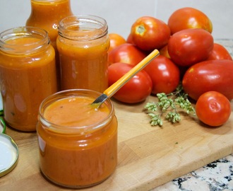 Molho de tomate caseiro [Homemade tomato sauce]