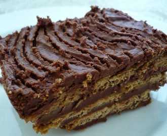 Tarta de chocolate con galletas, la típica y mítica tarta de cumpleaños