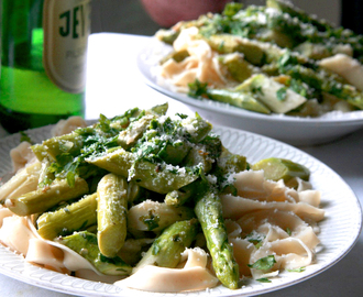 Fetuccine with green asparagus and garlic pepper butter