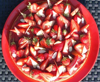 La tarte fraises, rhubarbe et amandes de Claire Heitzler : divin dessert ! dans Fou de pâtisserie #5