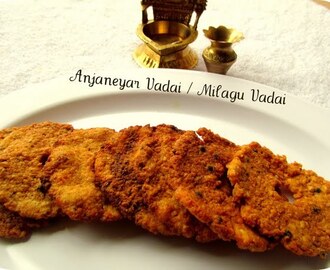 Anjaneyar vadai / Milagu vadai / Temple style crisp pepper vadai