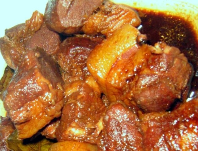 CANNED PORK ADOBO/Adobo de porc en conserve
