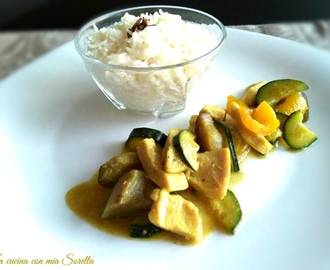 Bocconcini di pollo e verdure al curry con riso basmati