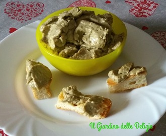 Crema con tonno acciughe ed olive