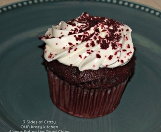 RED VELVET CUPCAKES with CREAM CHEESE FROSTING