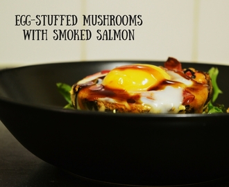 Cogumelos recheados com ovo e salmão fumado // Egg-Stuffed Mushrooms with Smoked Salmon