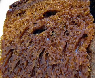 Caramel Honeycomb Cake/Kuih Sarang Semut