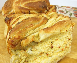 Cheesy Garlic Pull Apart Bread - Rhodes Guest Post