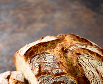 Viel Zeit und wenig Hefe: Leckeres Brot aus dem eigenen Backofen