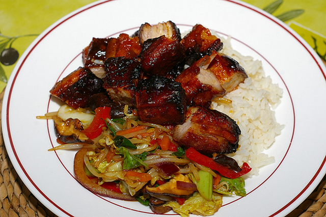 Chinese-style roasted pork with rice and vegetables