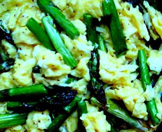 Scrambled Eggs with Asparagus (Huevos revueltos con esparragos)
