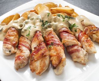 Palitos de pollo con bacon y salsa gorgonzola