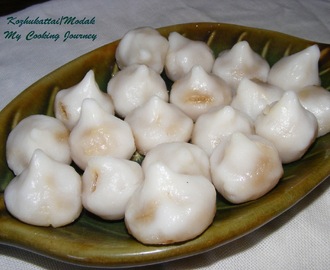 Sweet kozhukattai/Poornam kozhukattai/Modakam (Steamed Rice dumpling filled with sweetened coconut)