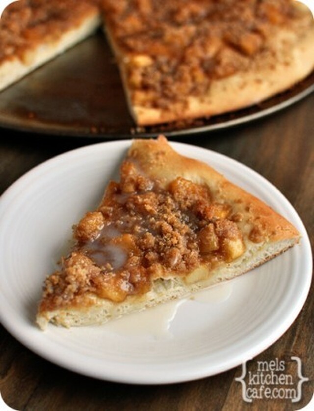 Apple Cinnamon Streusel Dessert Pizza