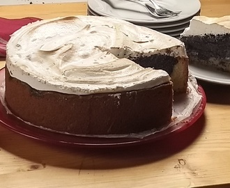Slávnostný makový koláč s bielkovou penou