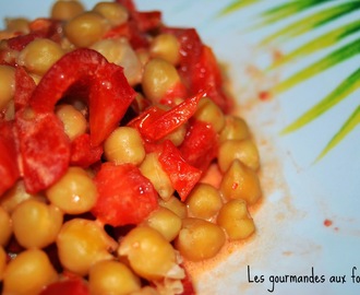 Salade de pois chiche aux légumes rouges et sa sauce pimentée