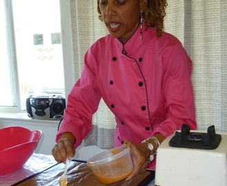 Abeba The "Krazy Kracker Lady" Shares Raw Vegan BBQ Chip And Onion Ring Recipe At Sebastopol 2011 Raw Health Expo
