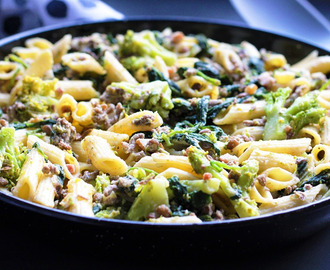 Pasta met spinazie, broccoli en linzen