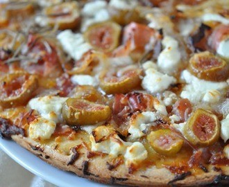 Fig, Caramelized Onion, Prosciutto & Goat Cheese Pizza for Valentine’s Day