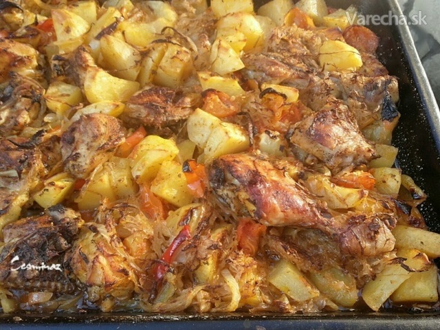 Zapečené zemiaky s kuracím mäsom a kyslou kapustou fotorecept