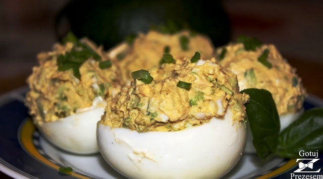 Jajka faszerowane pastą z awokado
