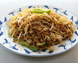 Stir-fried Noodles and Bean Sprouts
