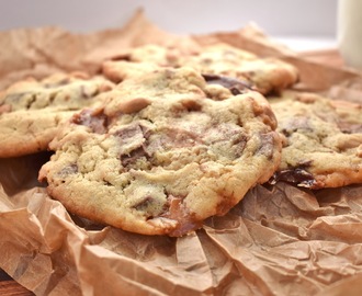 Cookies mit gesalzenen Erdnüssen und Karamell