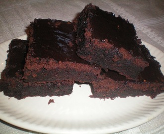 Pyszne czekoladowe ciasto z cukinią