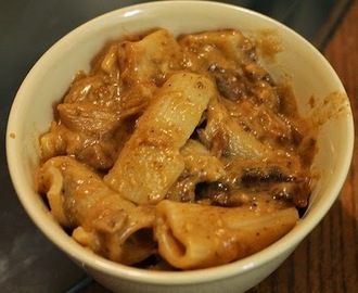 Recette de macaronis aux échalotes, vin blanc et jambon cru, plat unique