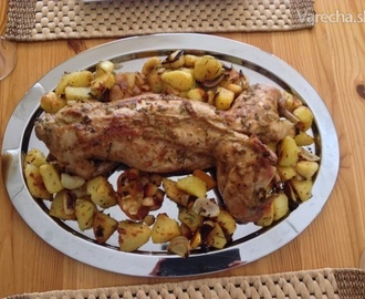 Na víne pečený králik v horčicovo-tymiánovej marináde s opekanými zemiakmi s rozmarínom a citrónom