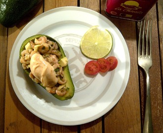 Avocado en garnalen met limoen en gerookte paprikamayonaise