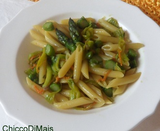 Pasta con asparagi e fiori di zucca (ricetta primaverile)