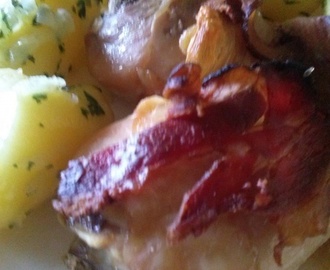 Pečené kura špikované cesnakom na masle s anglickou slaninou (fotorecept)
