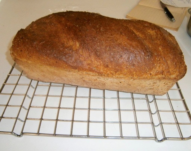 Kváskový chlieb so špaldou (podľa Ivy Trhoňovej - vnoučkův chleba)